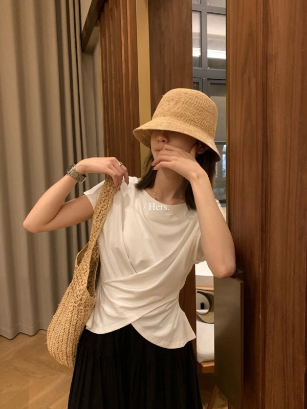 AB Chic 小設計感後背鏤空短袖T恤 收腰褶皺顯腰身