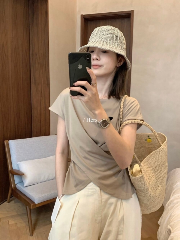 AB Chic 小設計感後背鏤空短袖T恤 收腰褶皺顯腰身