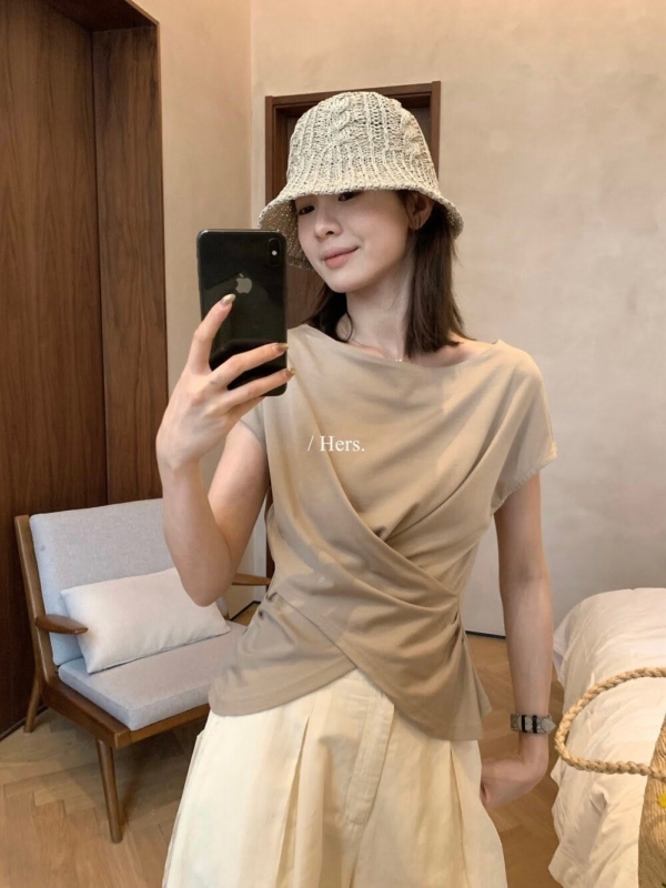 AB Chic 小設計感後背鏤空短袖T恤 收腰褶皺顯腰身