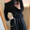 秋上新囉💛簡約氣質日常斜肩長袖針織衫