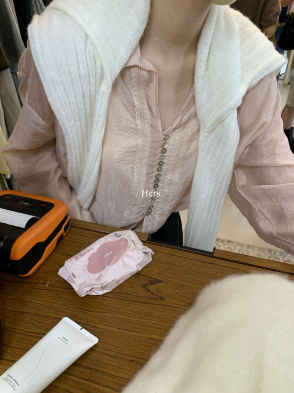 現貨  氣質V領微皺感寬鬆長袖襯衫
