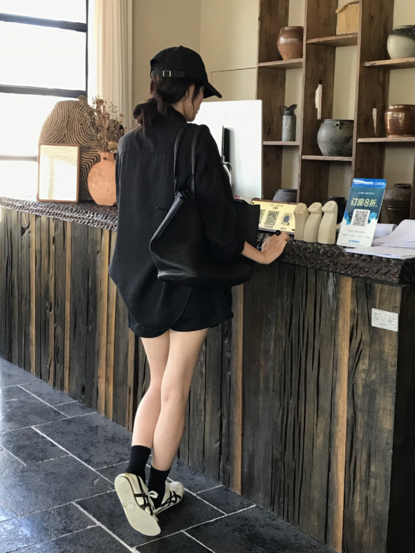 露思同款～預購 復古港味寬松牛仔天絲襯衫